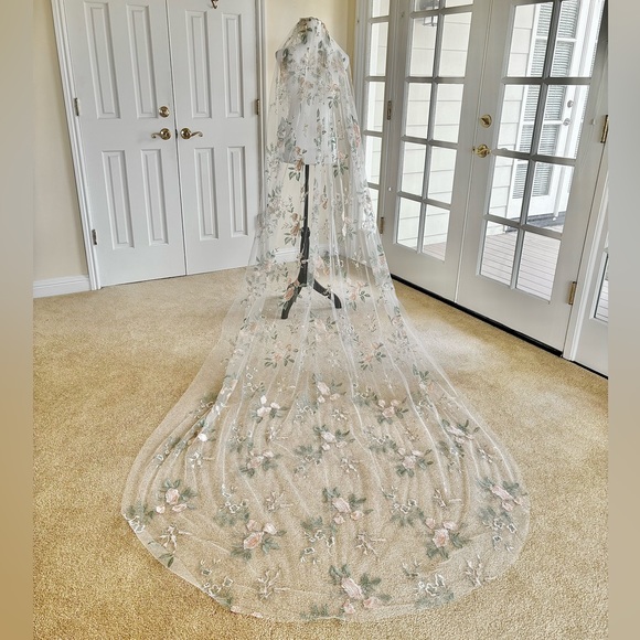 Embroidered Veil - Pink Rose on White Tulle - 118inches - Picture 7 of 12